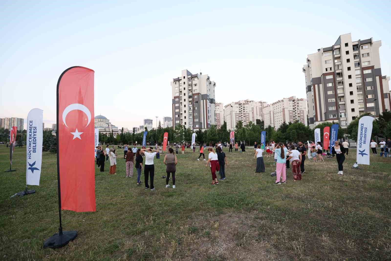 Küçükçekmecelilere antrenör eşliğinde ücretsiz spor yapma imkanı
