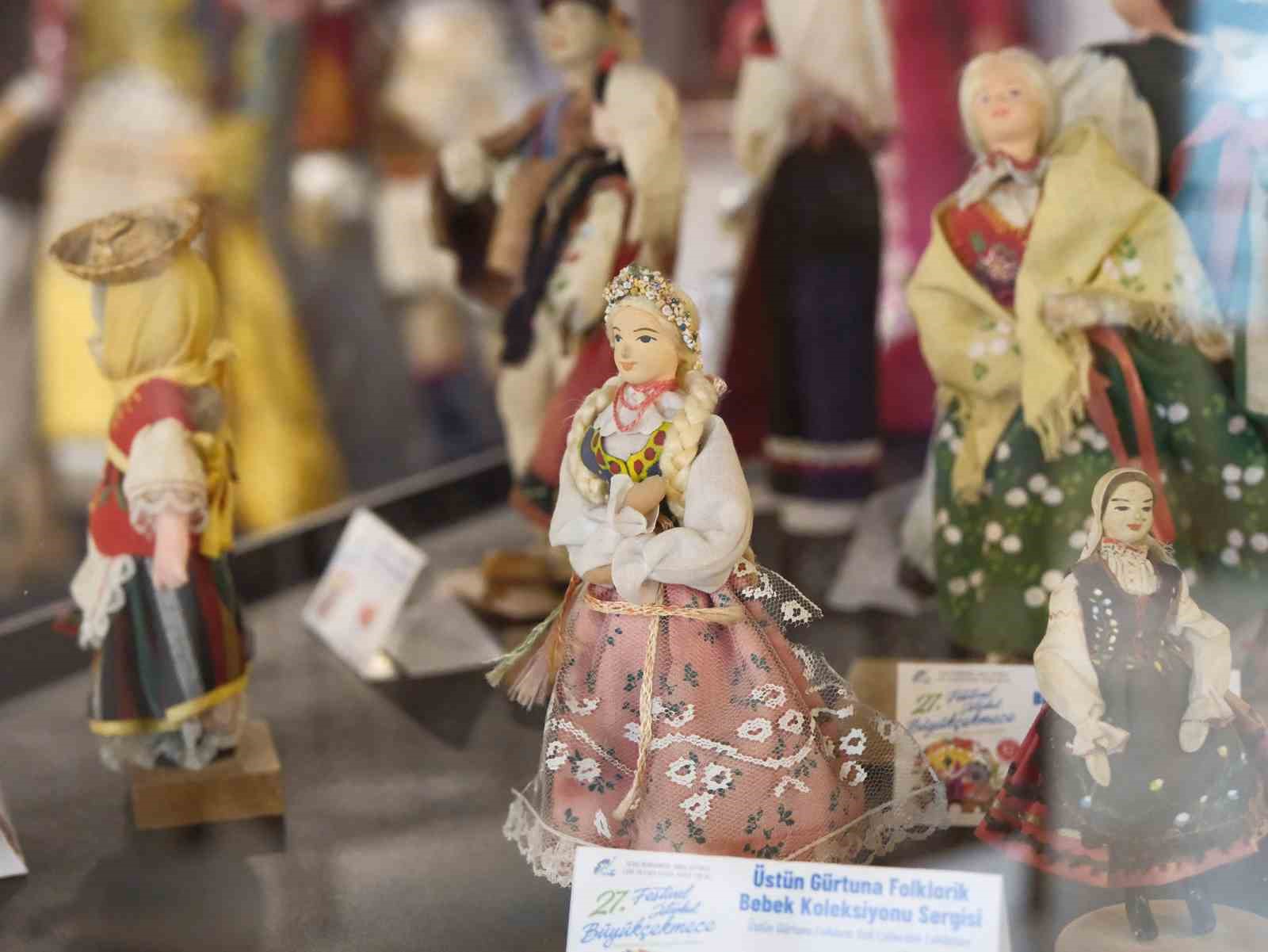 Kültürlerin renkleri folklorik bebeklerle yansıtıldı
