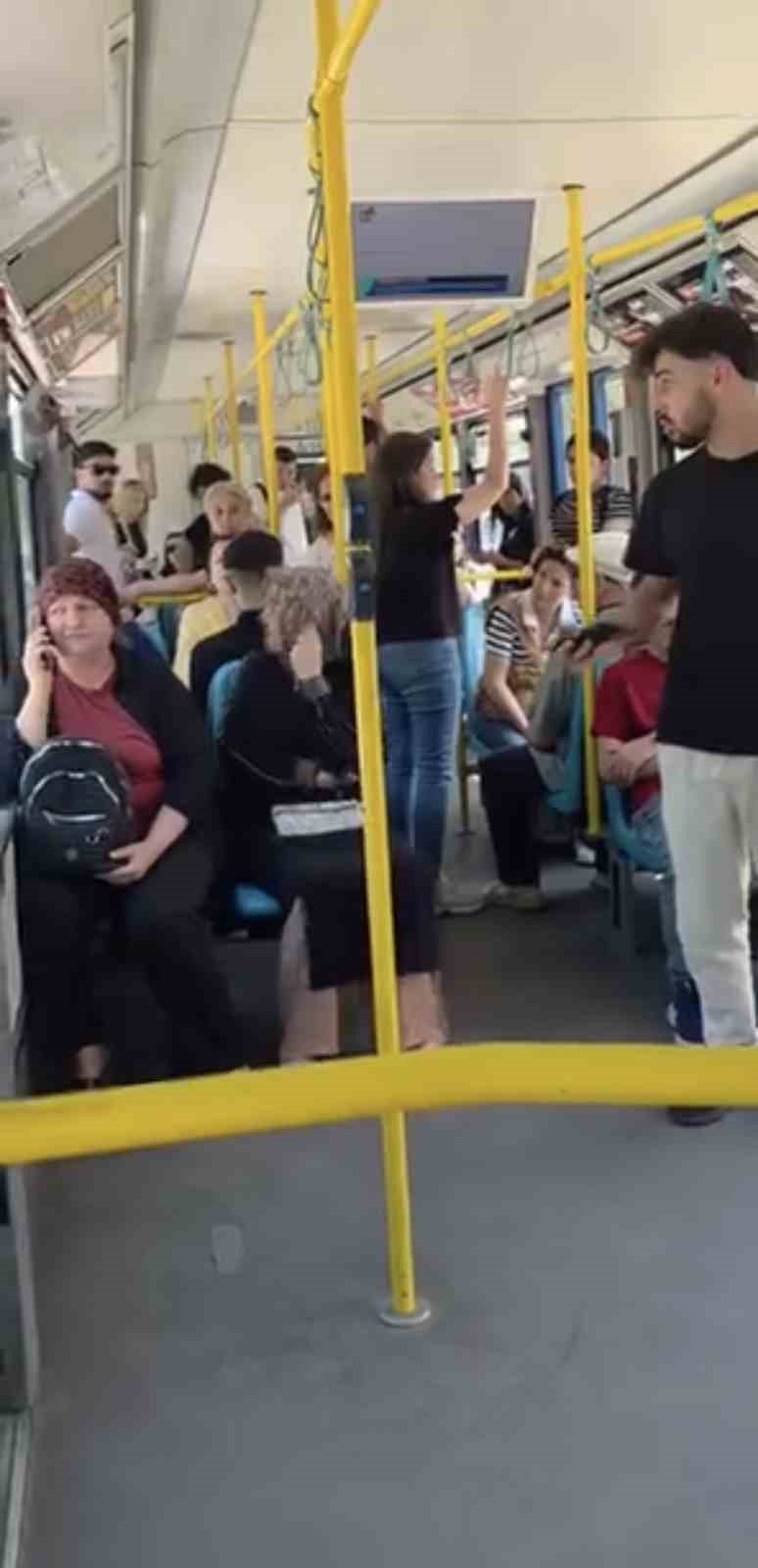 Metro’da yüksek sesle konuşma tartışması
