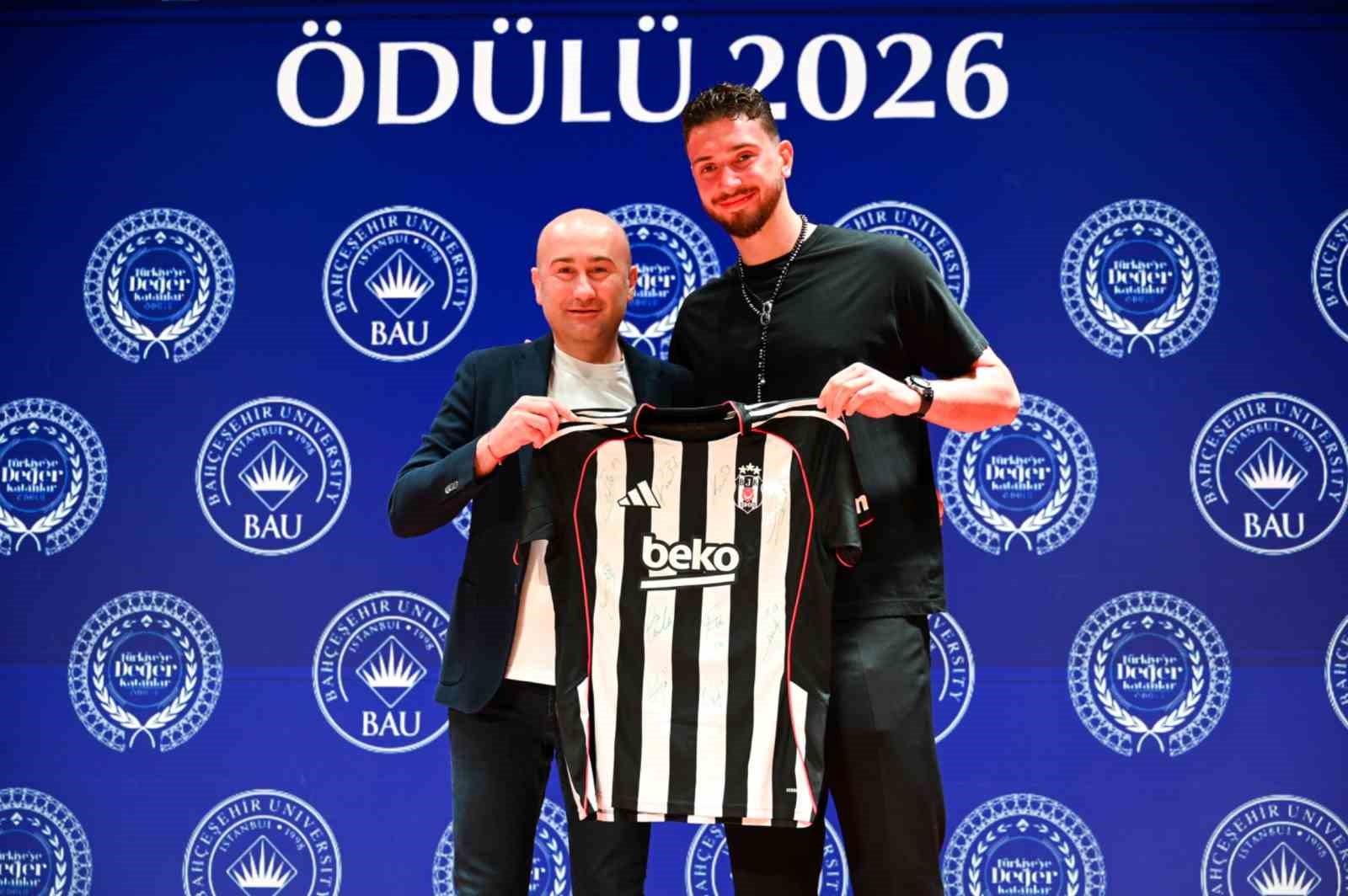 Milli basketbolcu Alperen Şengün’e Türkiye’ye Değer Katanlar Ödülü
