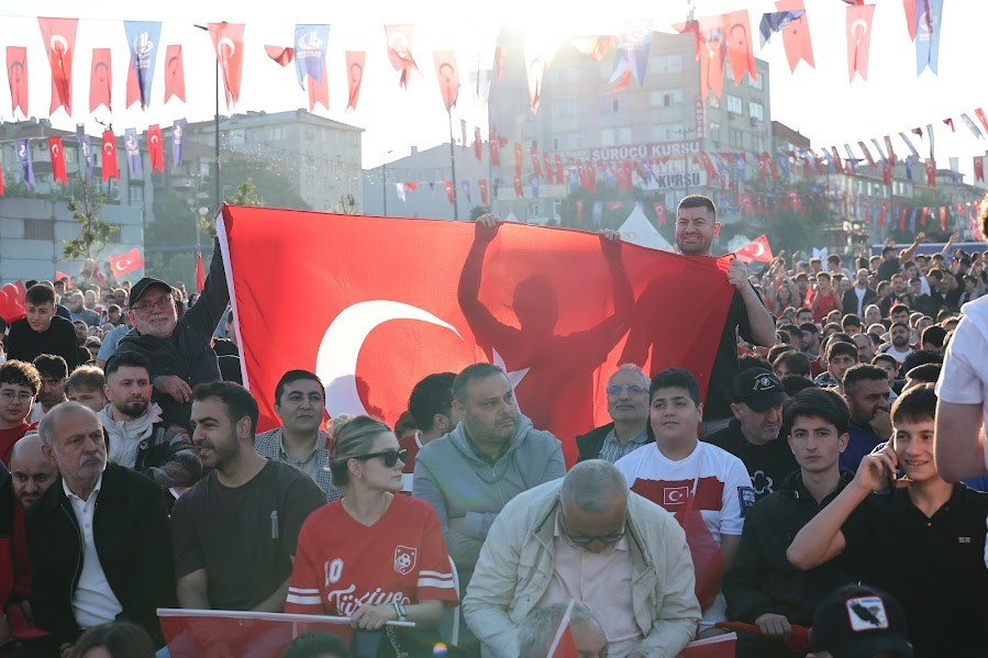 Milli maç heyecanı Bağcılar Meydanı’nda yaşandı
