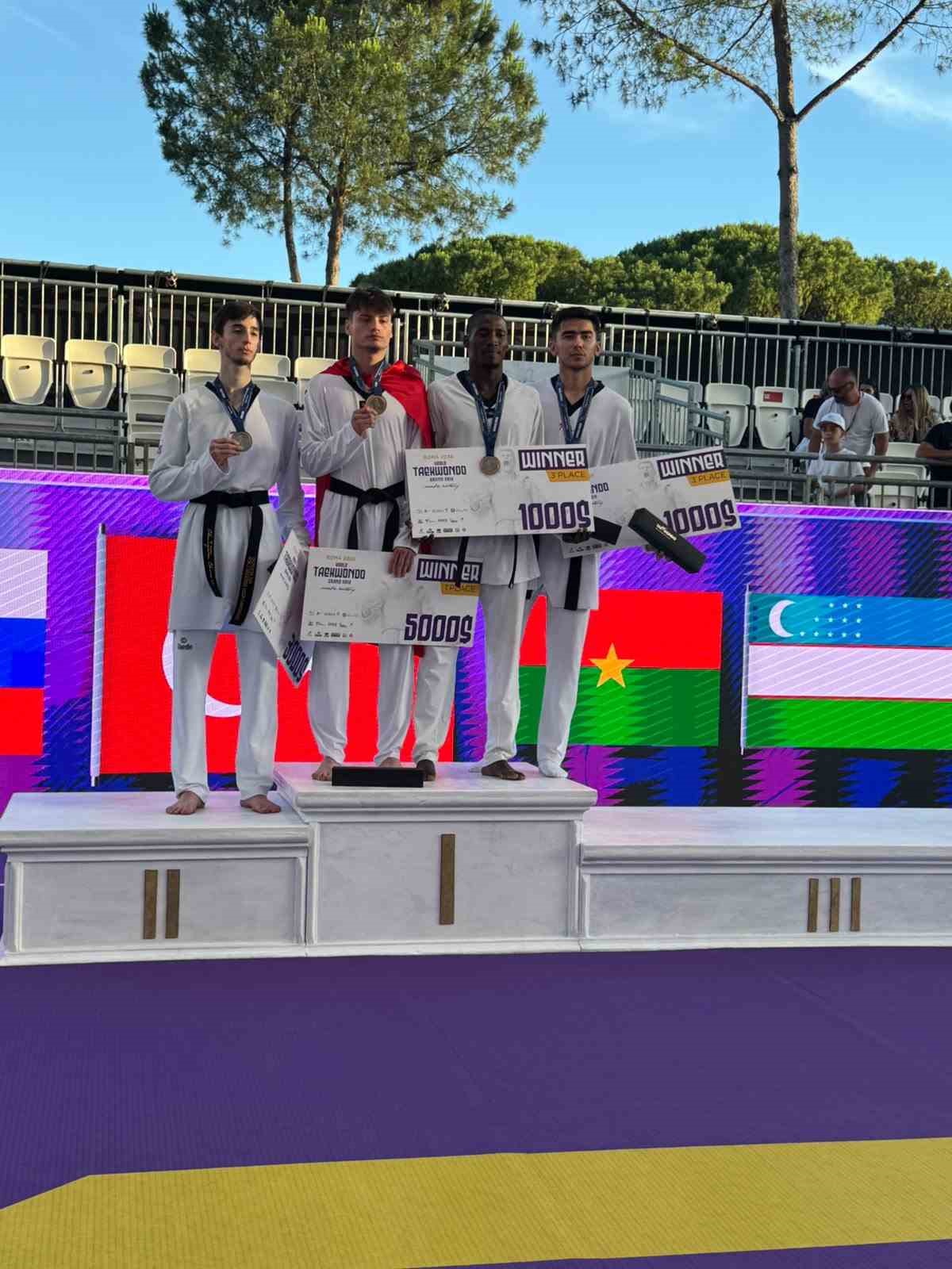 Milli taekwondoculardan 1 altın, bir bronz
