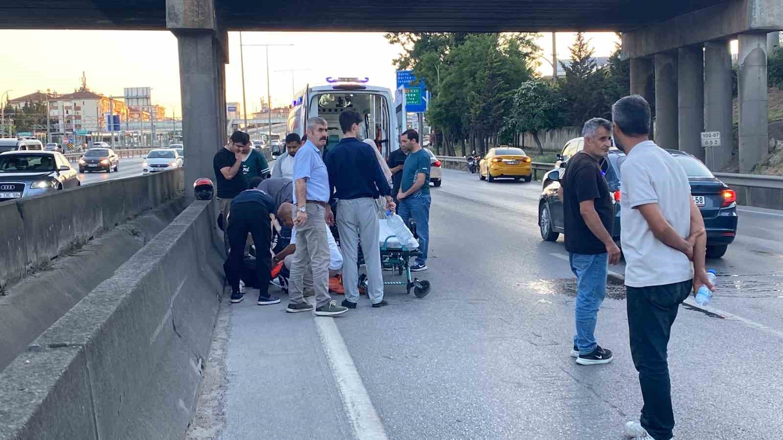 Motosiklet otomobile çarptı: Sürücü ağır yaralandı
