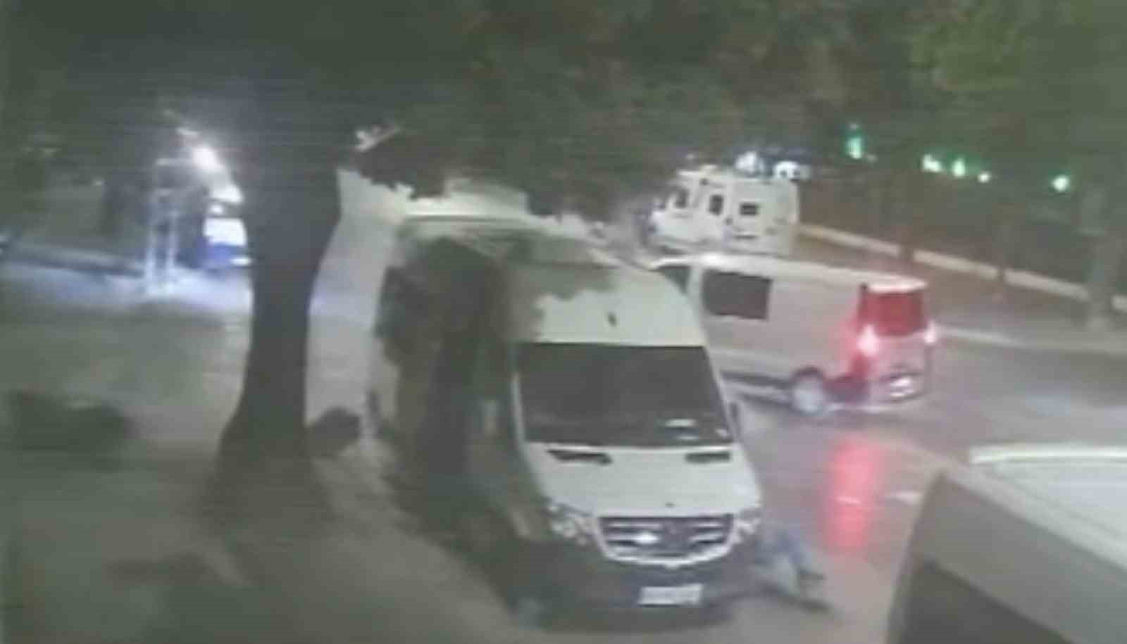 Motosiklet sürücülerinin ağır yaralandığı kazanın güvenlik kamerası ortaya çıktı
