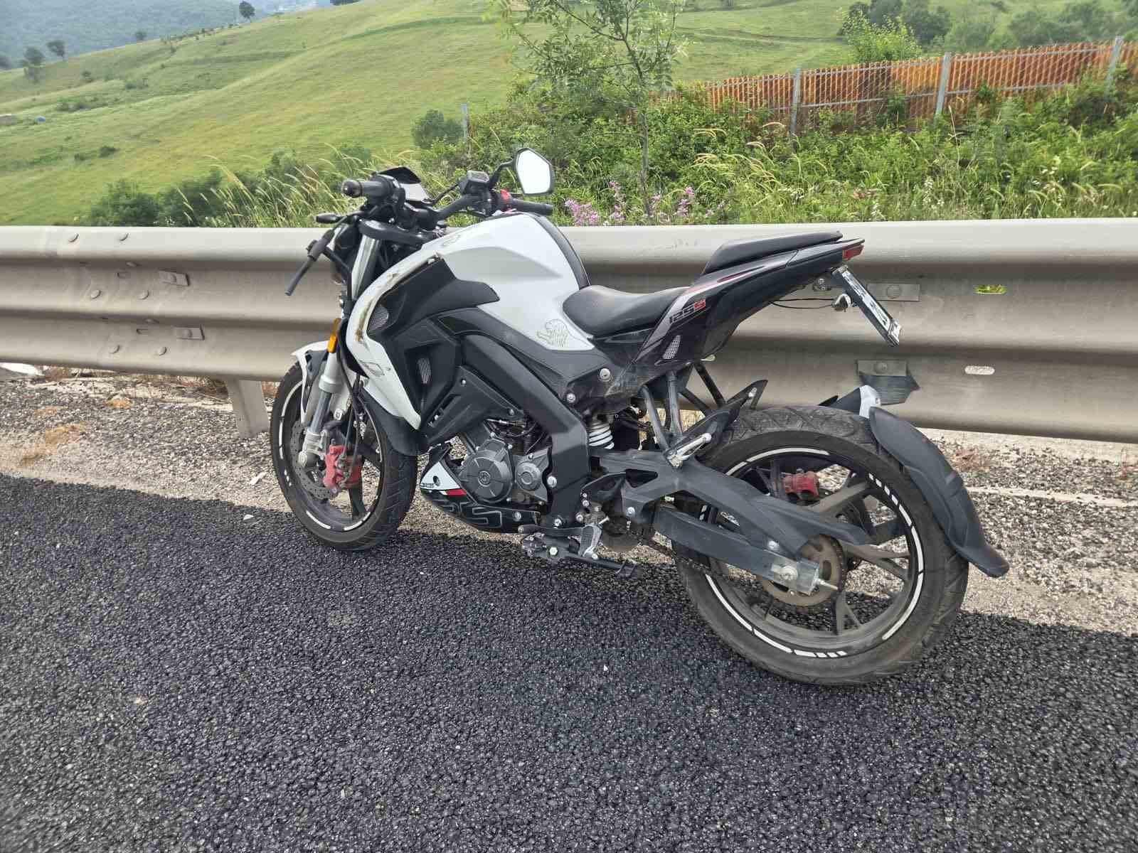 Motosiklet virajda savruldu sürücü ağır yaralı
