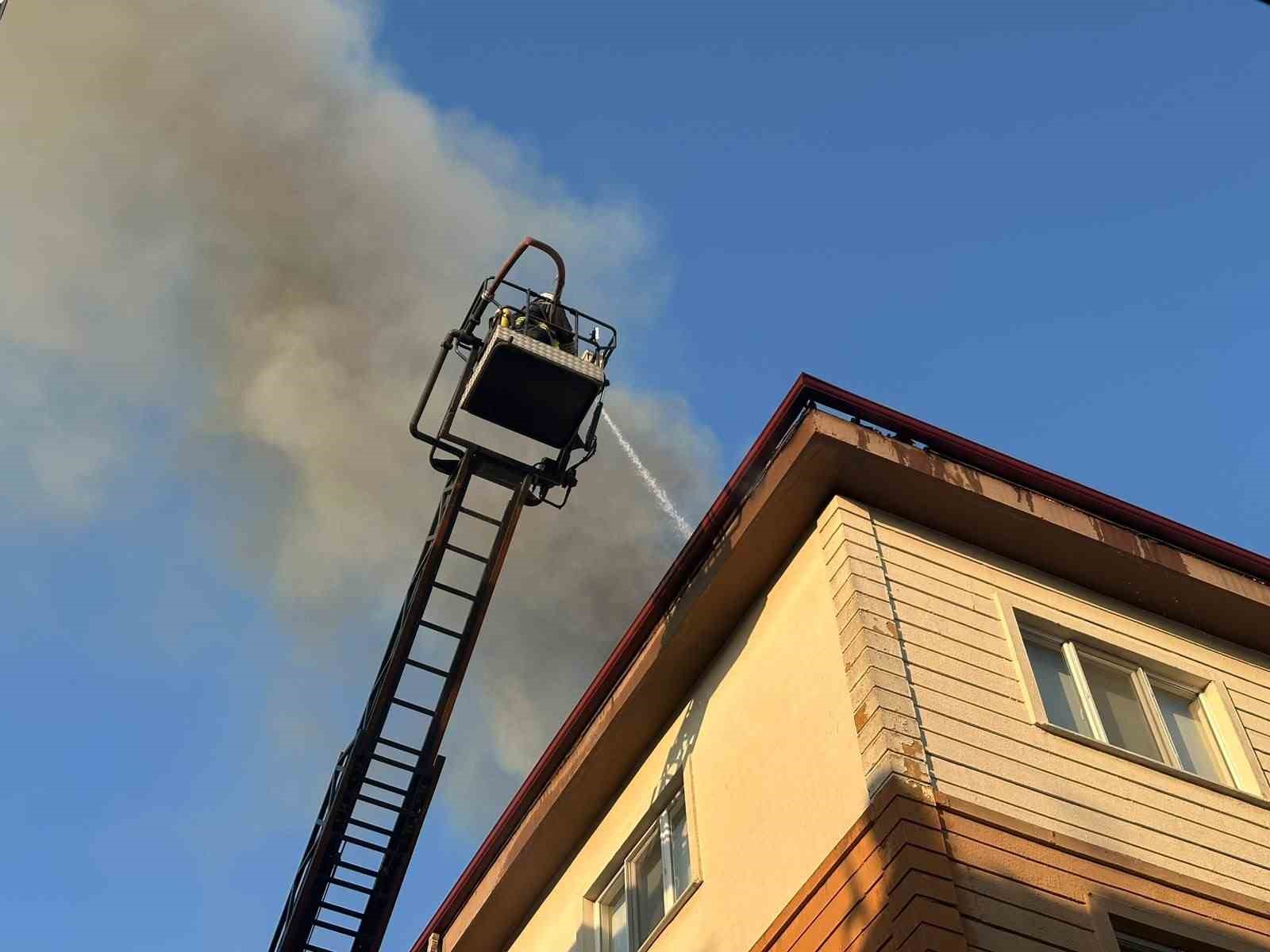 Muratlı’da çatı yangını
