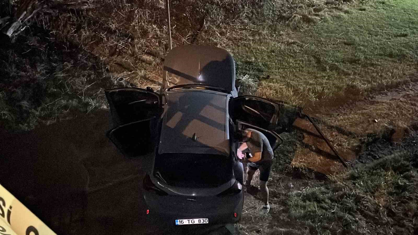 Navigasyon yanlış yolu gösterdi, dereye uçtu: 1 yaralı

