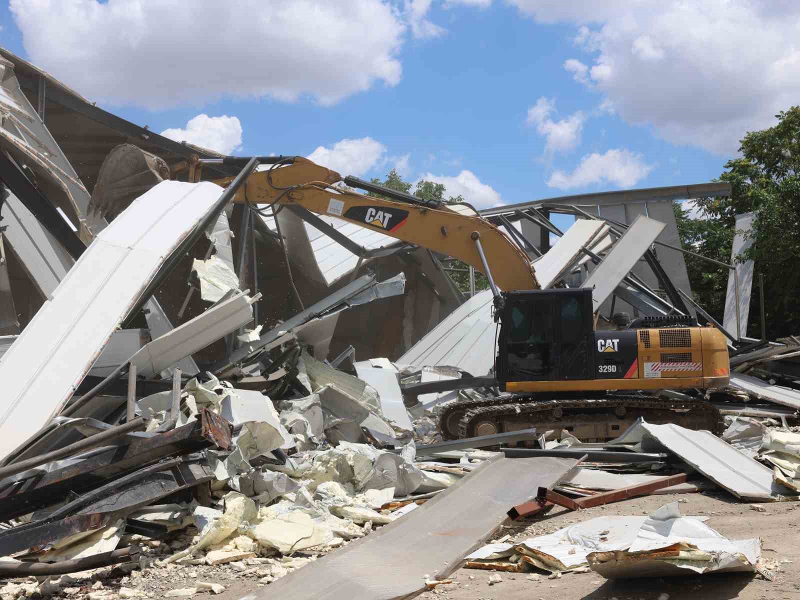 Nilüfer’de toplam 3 bin 300 metrekarelik 3 kaçak yapı yıkıldı
