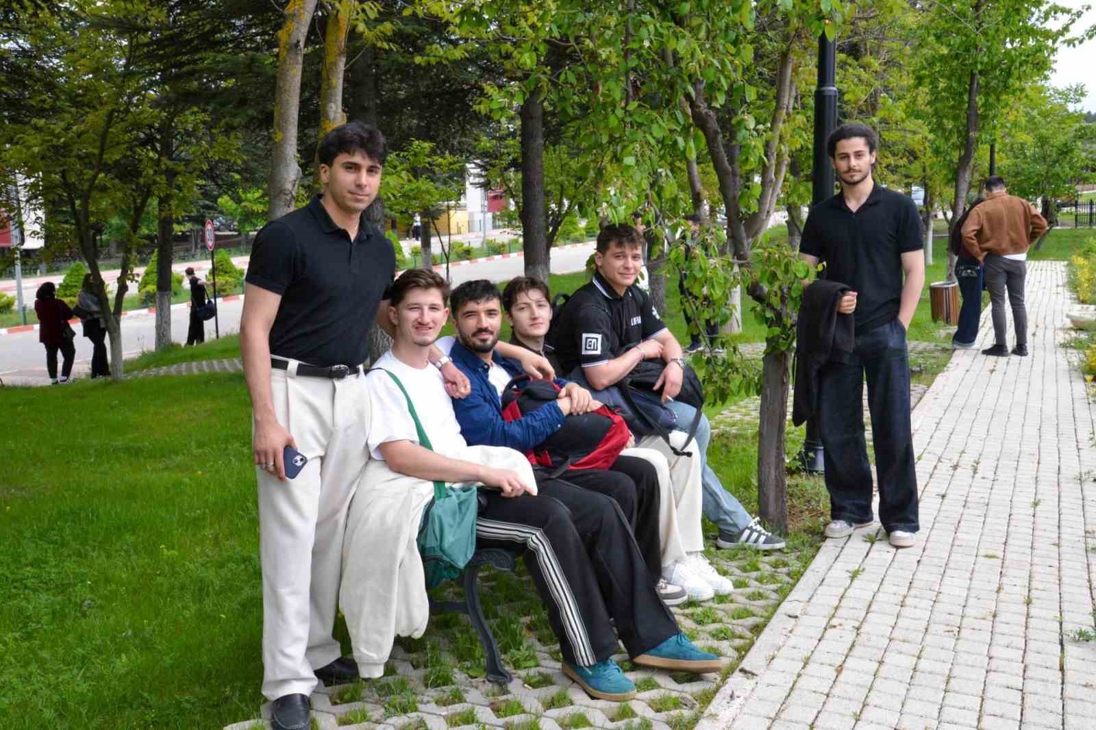 Öğrenciler tarihi ve kampüs alanlarını gezdi
