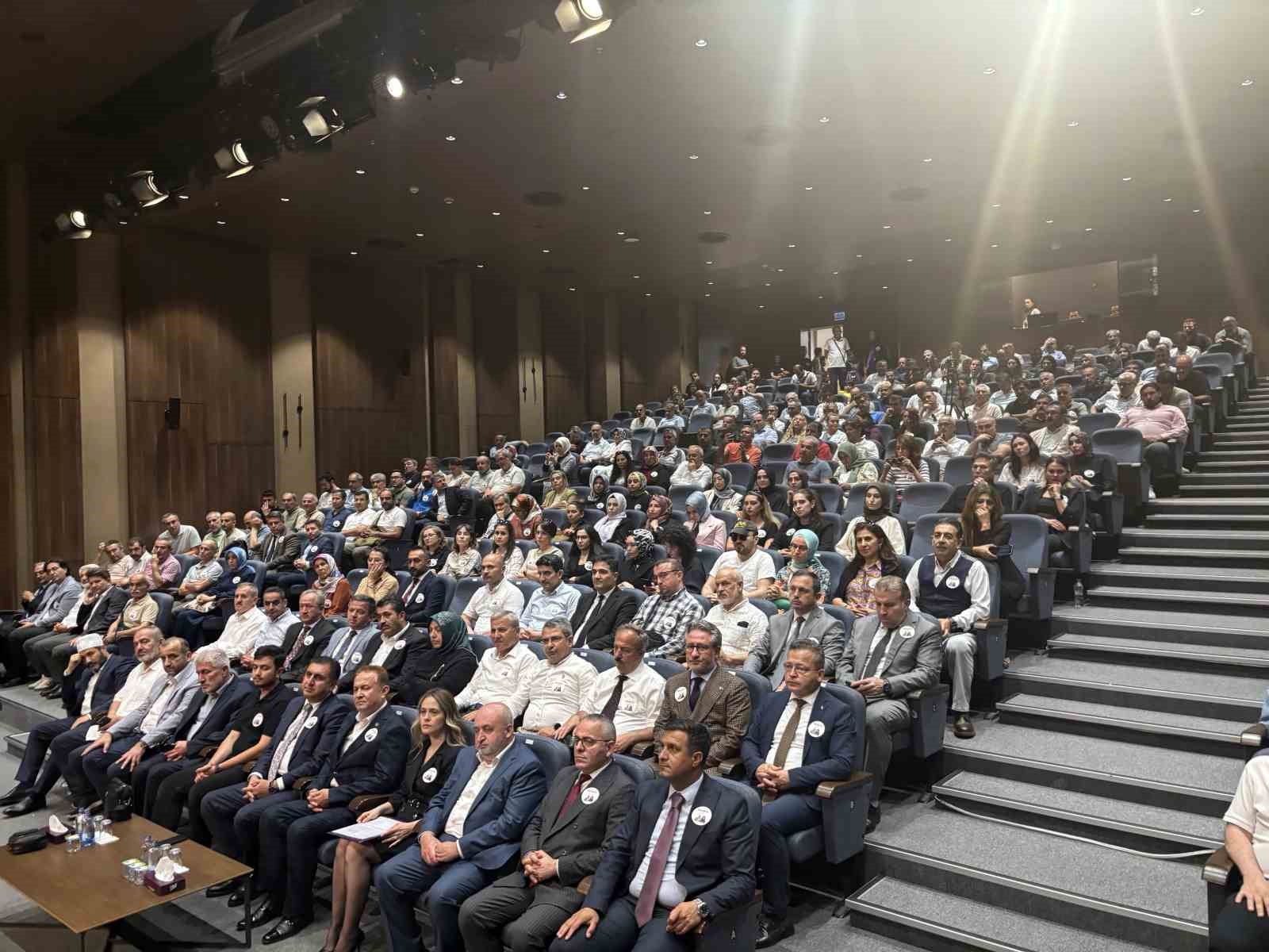 Okul saldırılarında hayatını kaybeden öğretmenler Fatih’te anıldı
