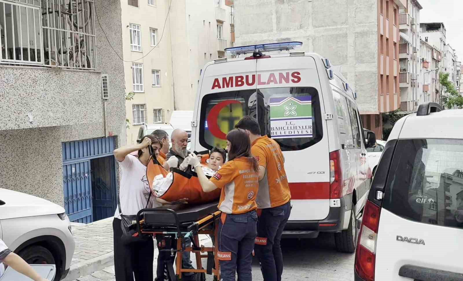 Okula gitmekte zorlanınca sınava gireceği okula ambulans ile götürüldü
