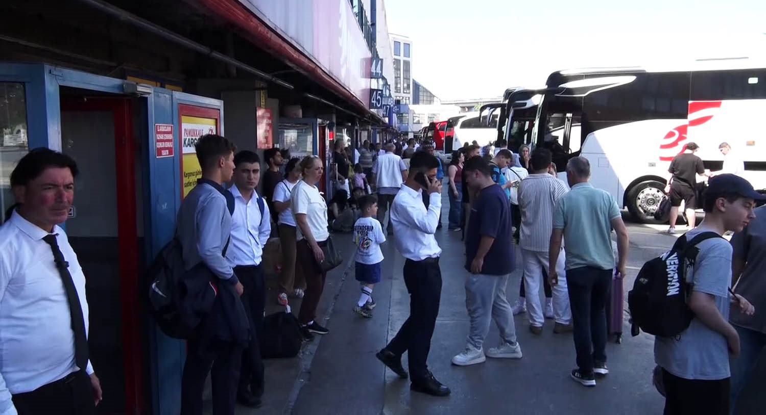 Okulların tatil olmasıyla 15 Temmuz Demokrasi Otogarı’nda hareketlilik başladı
