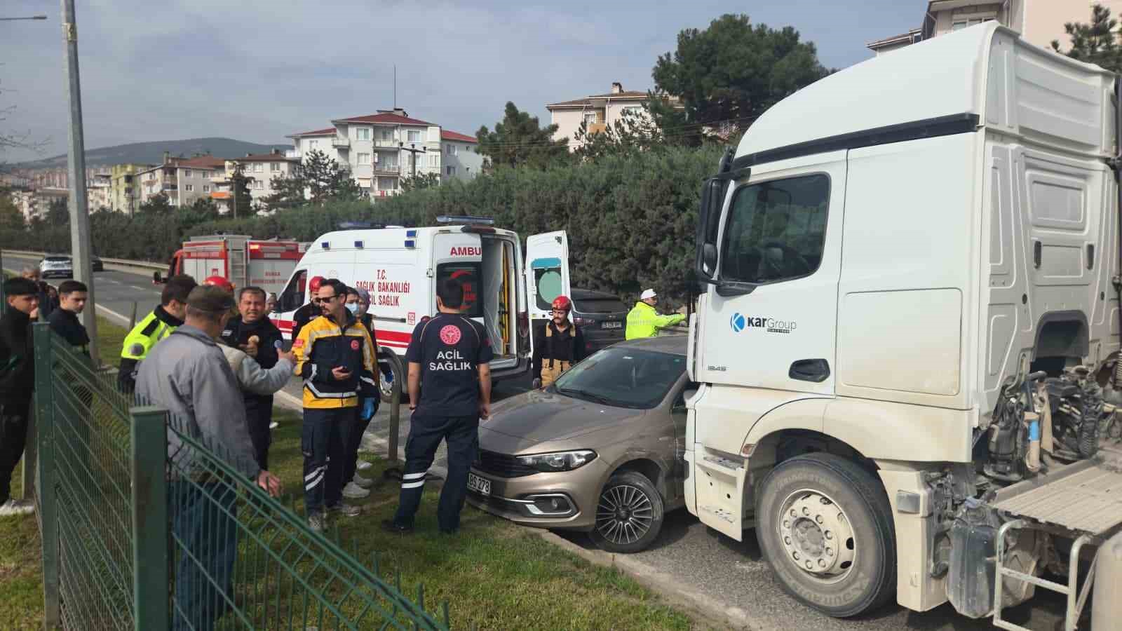 Önüne kattığı otomobili sürükledi