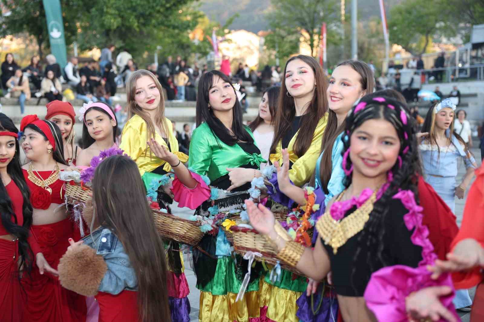 Osmangazi’de baharın müjdesi ‘Hıdırellez’ coşkuyla kutlandı
