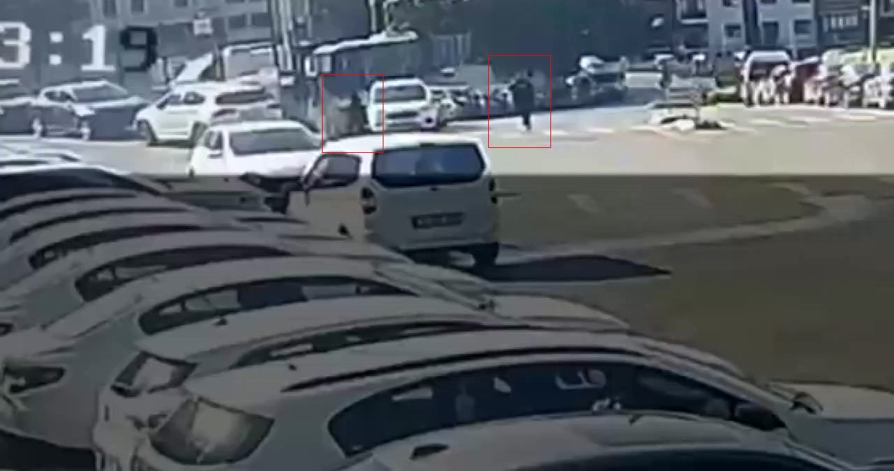 Otokoç’a yönelik silahlı saldırı anı kameraya yansıdı
