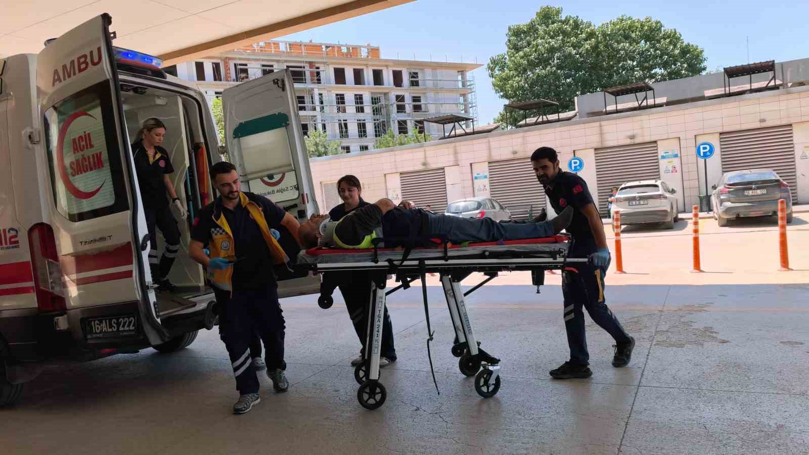 Otomobil ile geri dönüşüm aracının karıştığı kazada 1 kişi yaralandı
