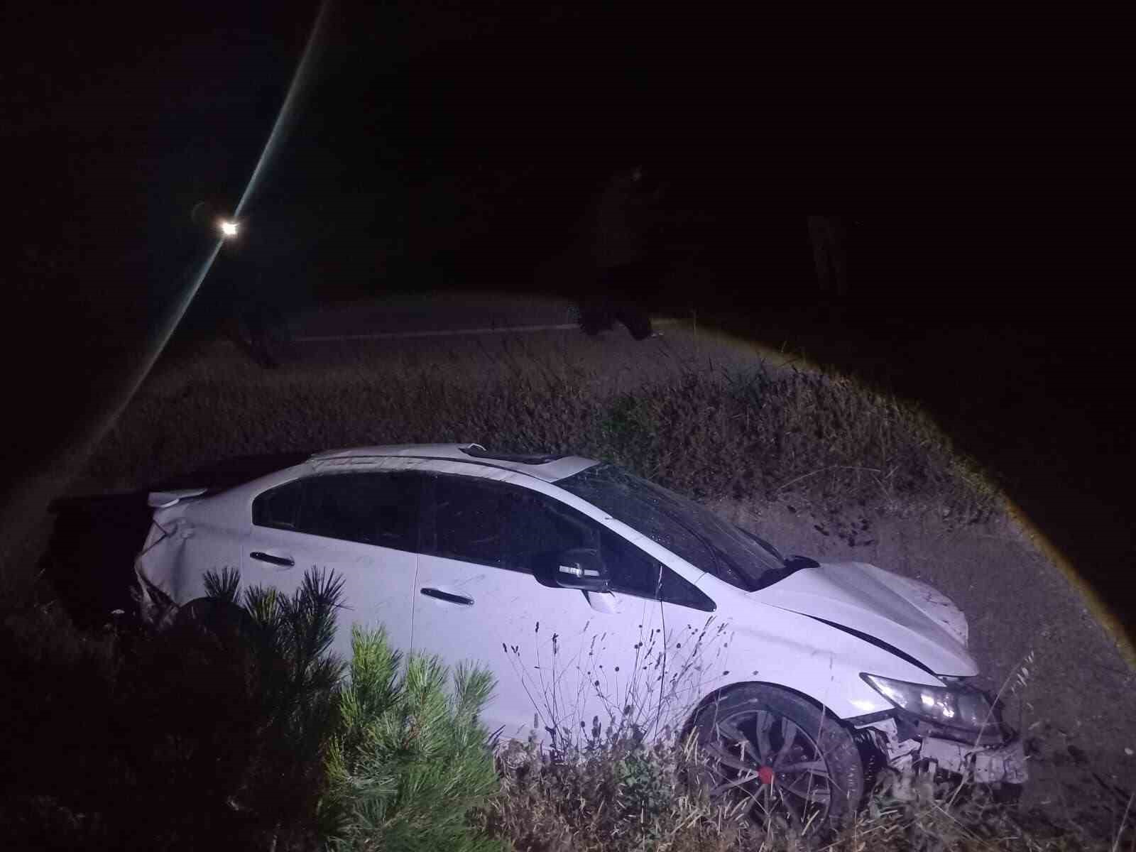 Otomobil su kanalına düştü: 1’i ağır 2 yaralı
