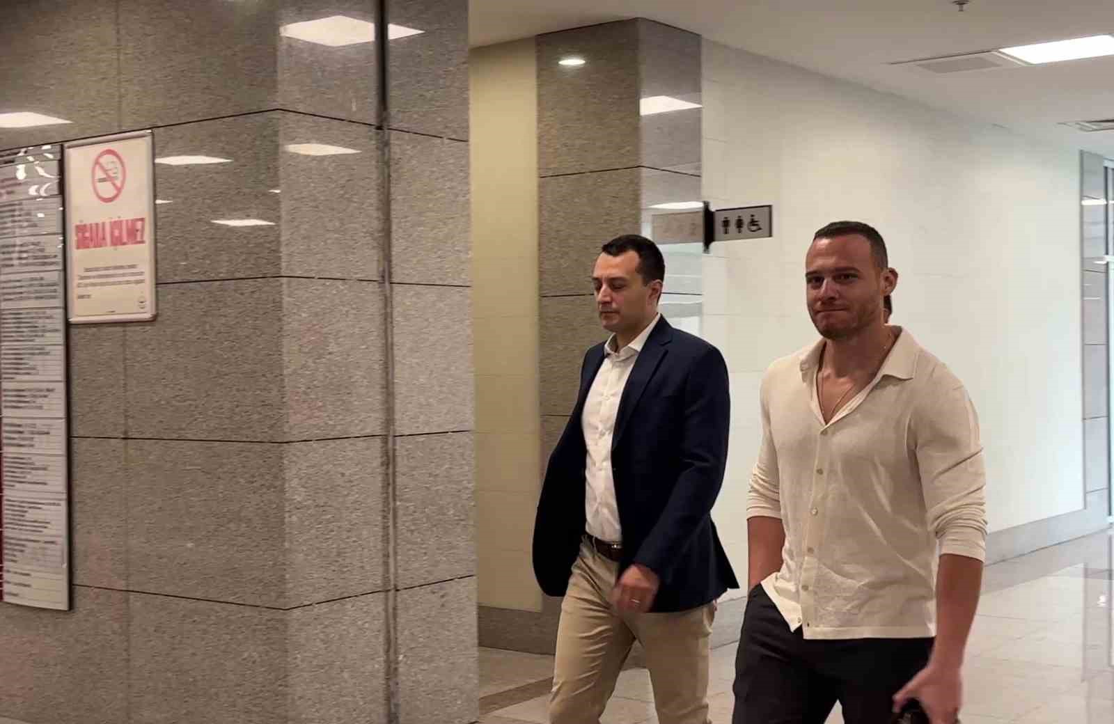 Oyuncu Kerem Bursin: "AHBAP Derneğine 200 bin TL bağışta bulundum"
