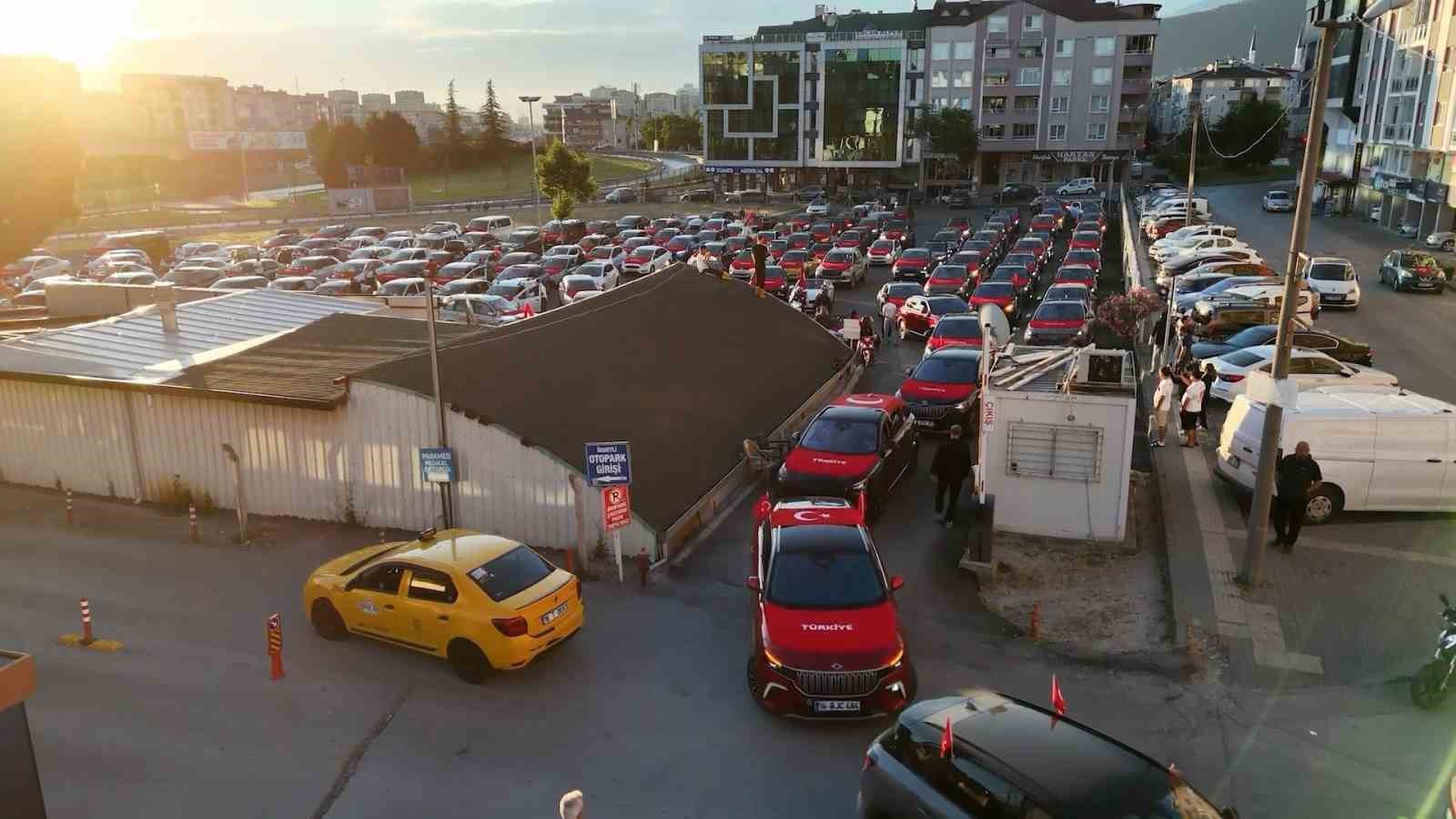(Özel) Bursa’da A Milli Takım coşkusu sokaklara taştı, 250 araçlık konvoy kenti turladı
