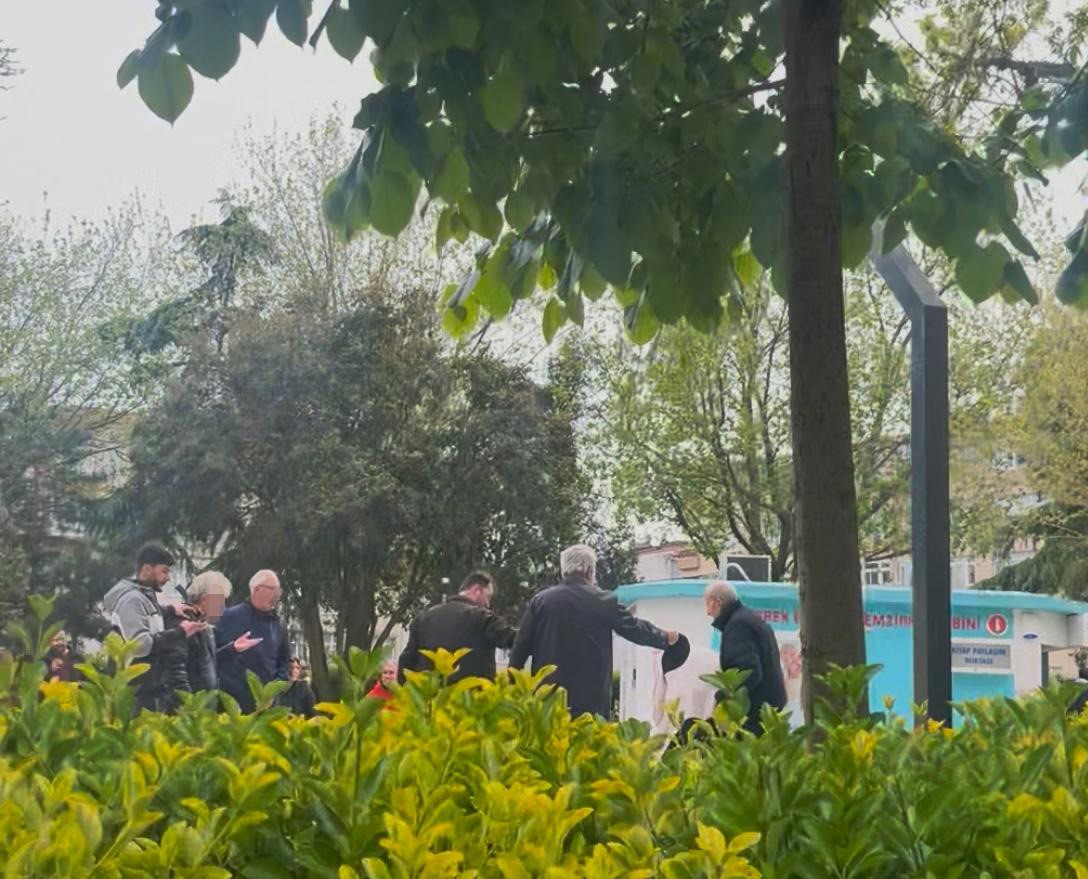 Parkta iki yaşlı adam arasında yumruklu kavga: 1 yaralı
