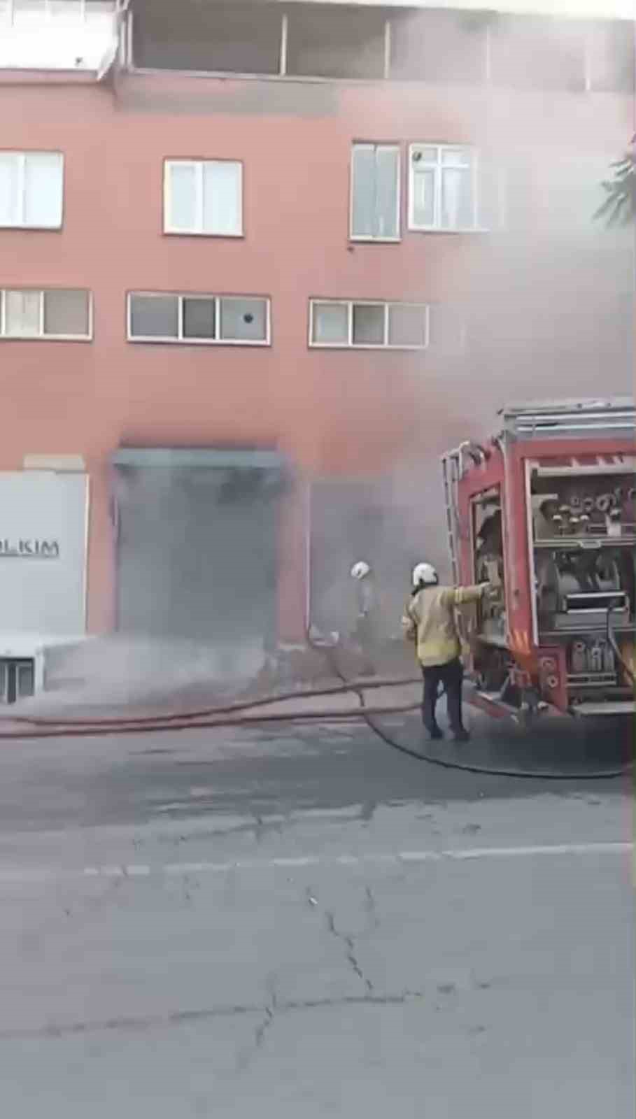 Pendik’te 7 katlı binada yangın paniği
