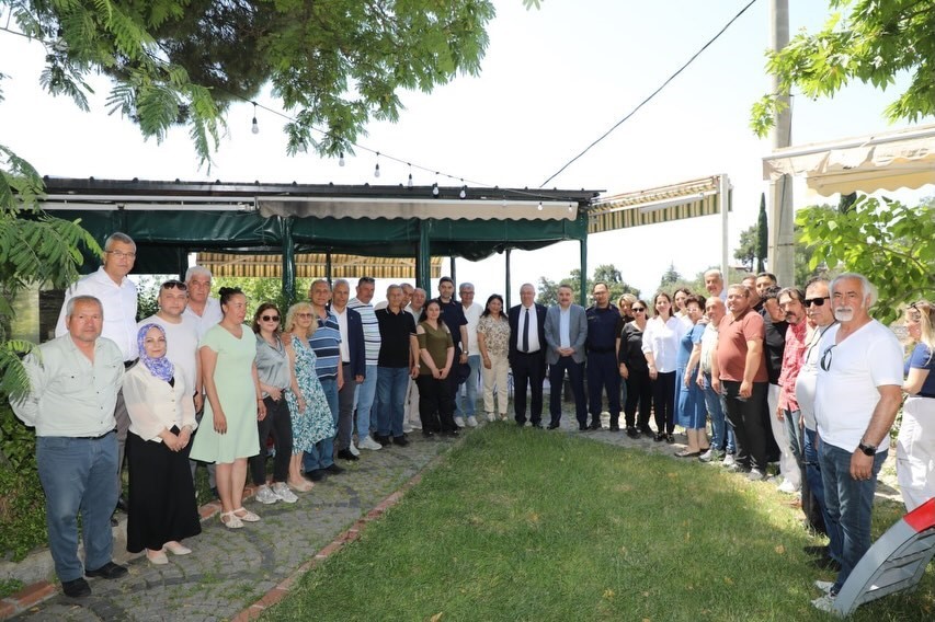 Protokol ve muhtarlar Altınoluk’ta bir araya geldi

