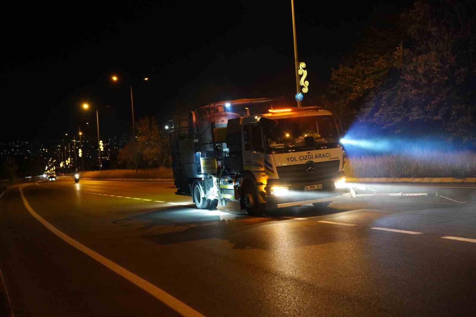 Reflektif yol çizgileriyle sürüş güvenliği artırıldı
