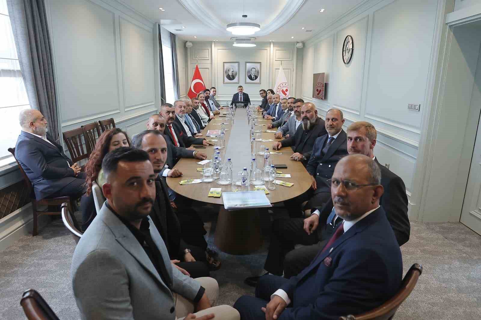 Roman toplumunun beklenti ve talepleri Bakanlık’ta ele alındı
