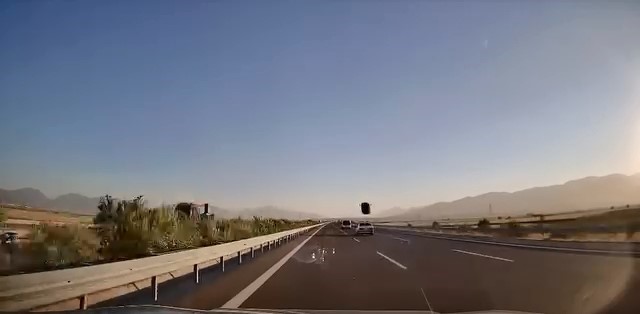 Rüzgardan uçan portbagaj faciaya neden oluyordu
