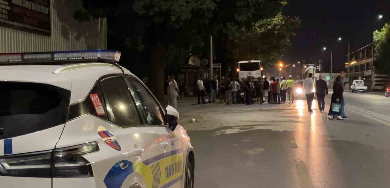 Sakarya’da hafif ticari araç ile iki motosiklet çarpıştı: 2 ağır yaralı
