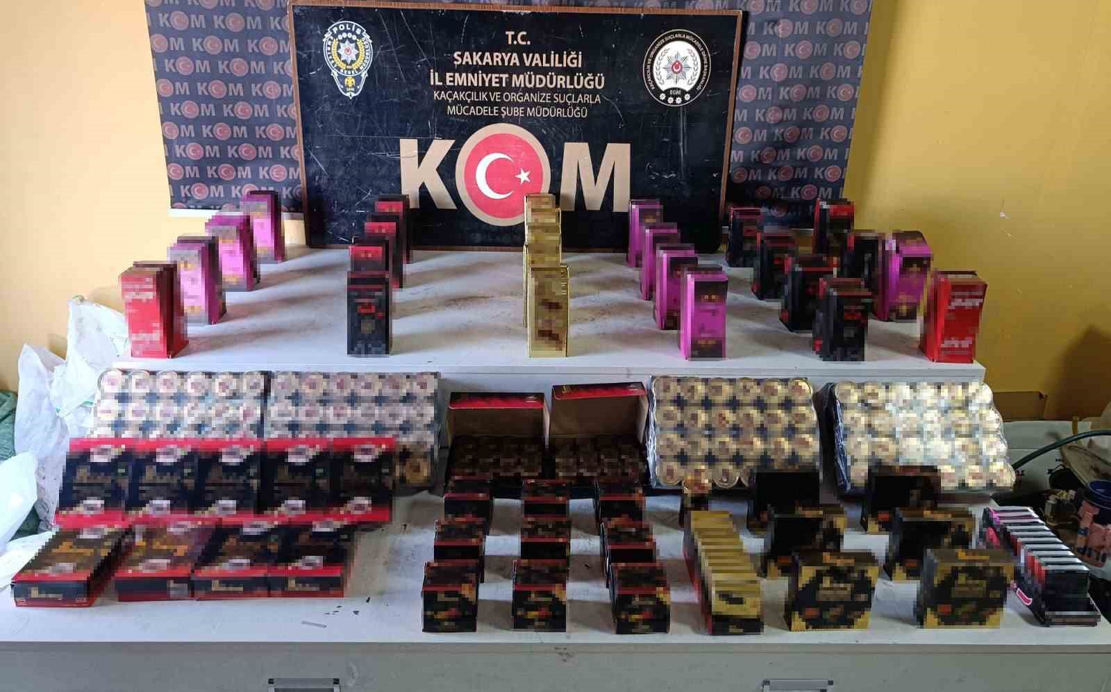 Sakarya’da kaçak cinsel içerikli ürün operasyonu: 859 ürün ele geçirildi
