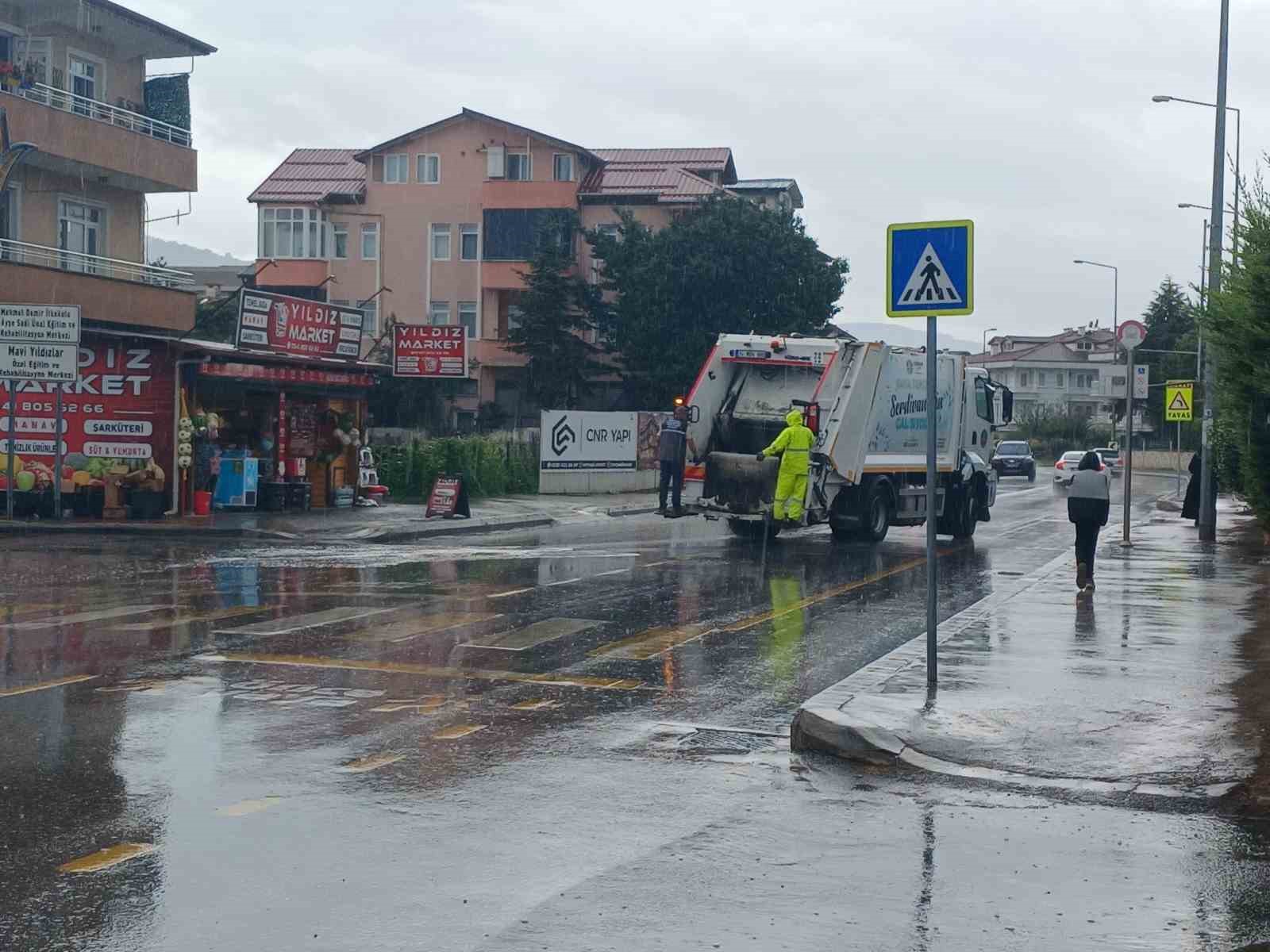 Sakarya’da sağanak hayatı olumsuz etkiledi
