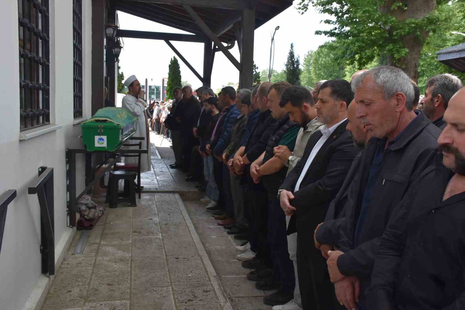 Sakarya’daki fabrika patlamasında hayatını kaybeden işçi toprağa verildi
