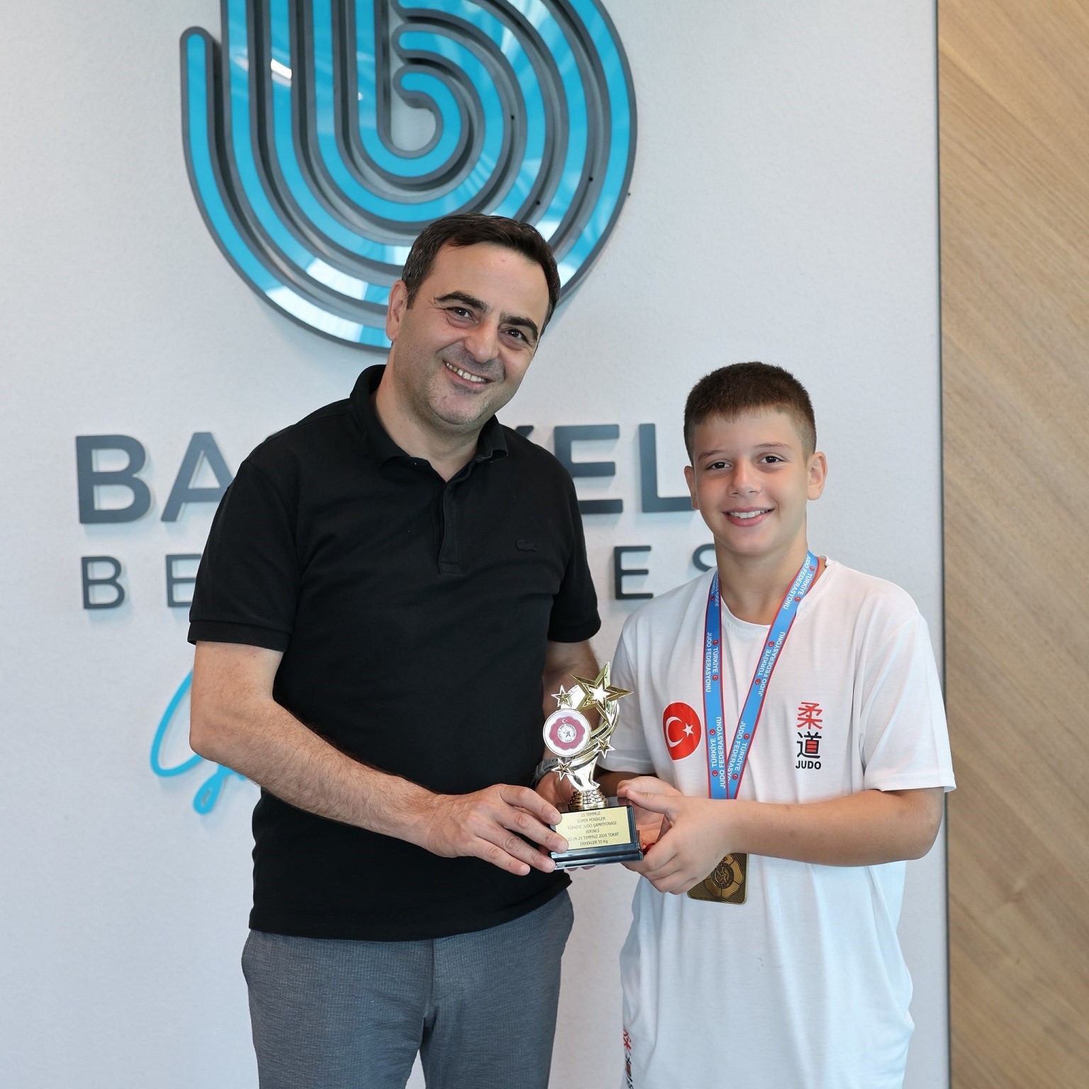 Şampiyonluk sevincini Başkan Özlü ile paylaştı
