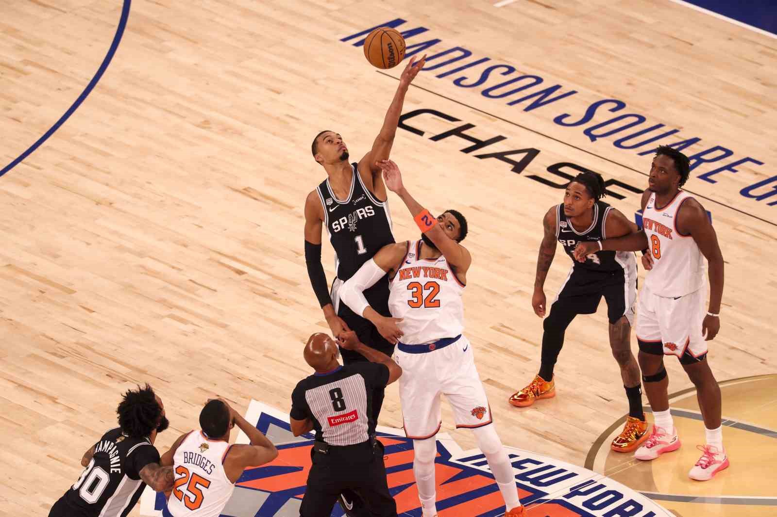 San Antonio Spurs, seride ilk galibiyetini aldı
