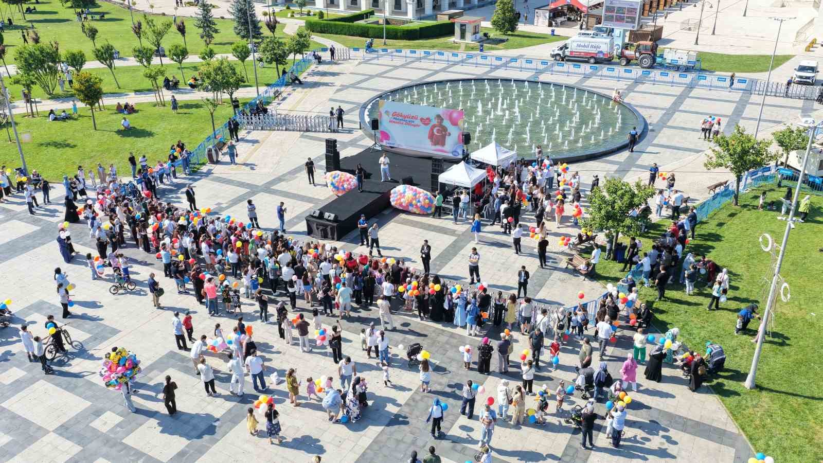 Sancaktepe’de Metehan bebek için gökyüzüne balonlar bırakıldı
