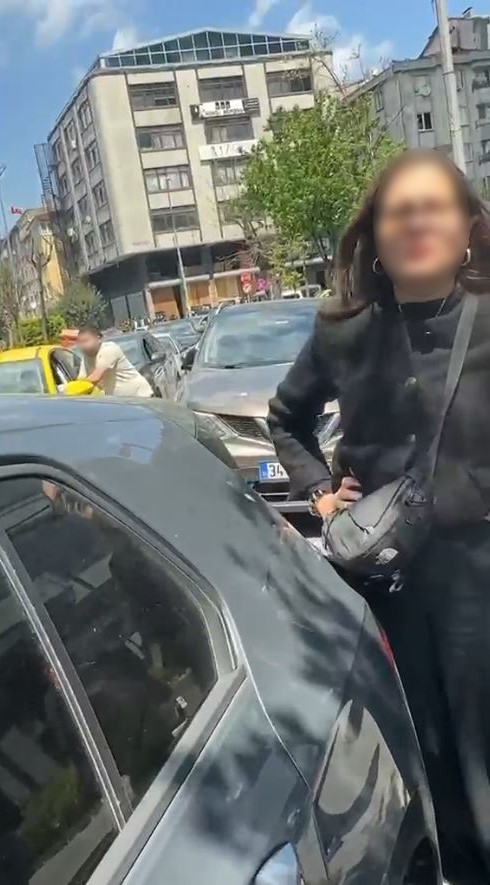 Şişli’de park yeri kavgası trafiği felç etti
