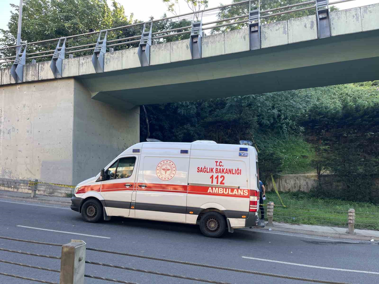 Şişli’de yol kenarındaki yeşil alanda erkek cesedi bulundu
