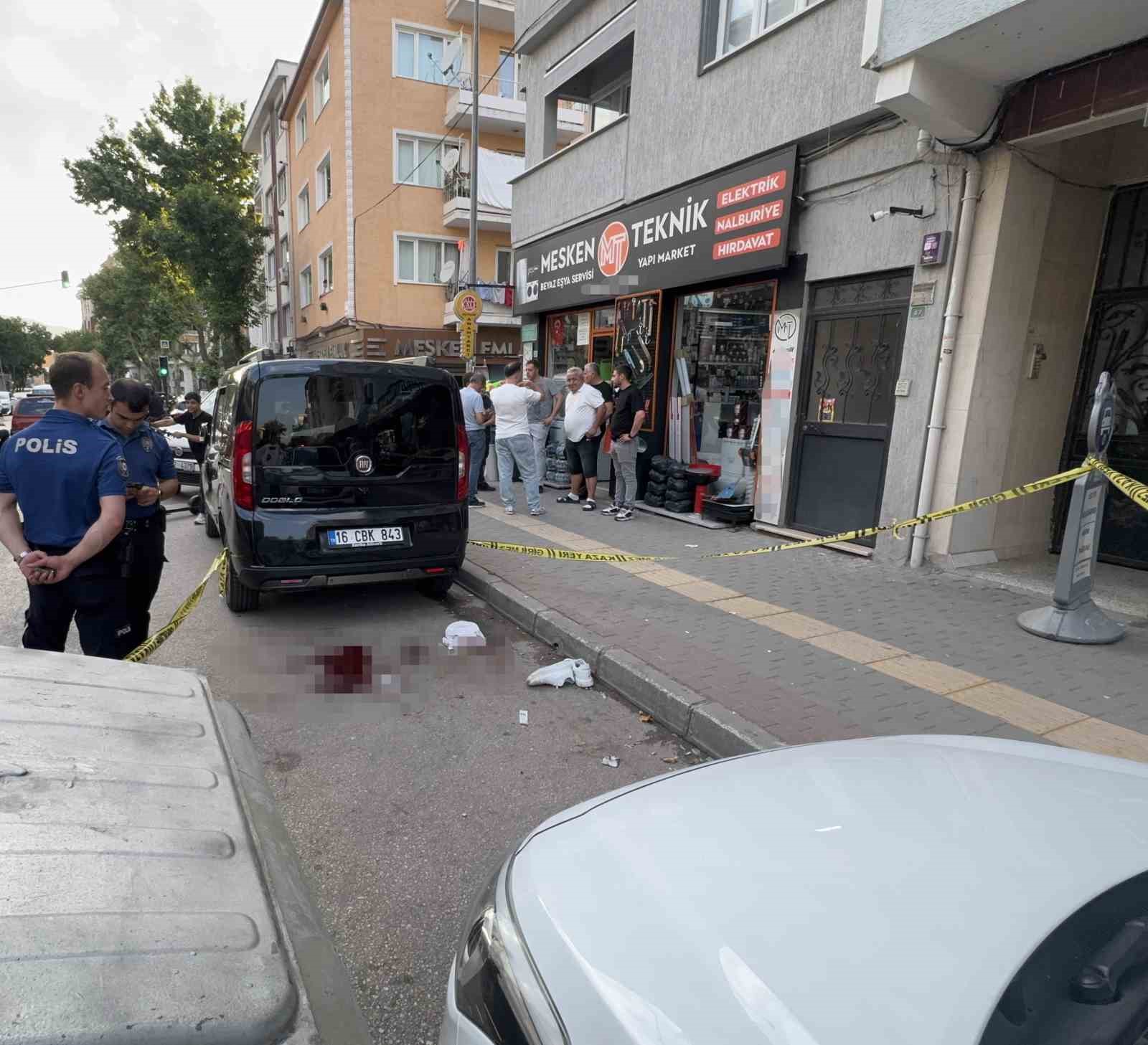 Sosyal medyada başlayan husumet kanlı bitti: 22 yaşındaki genç öldürüldü
