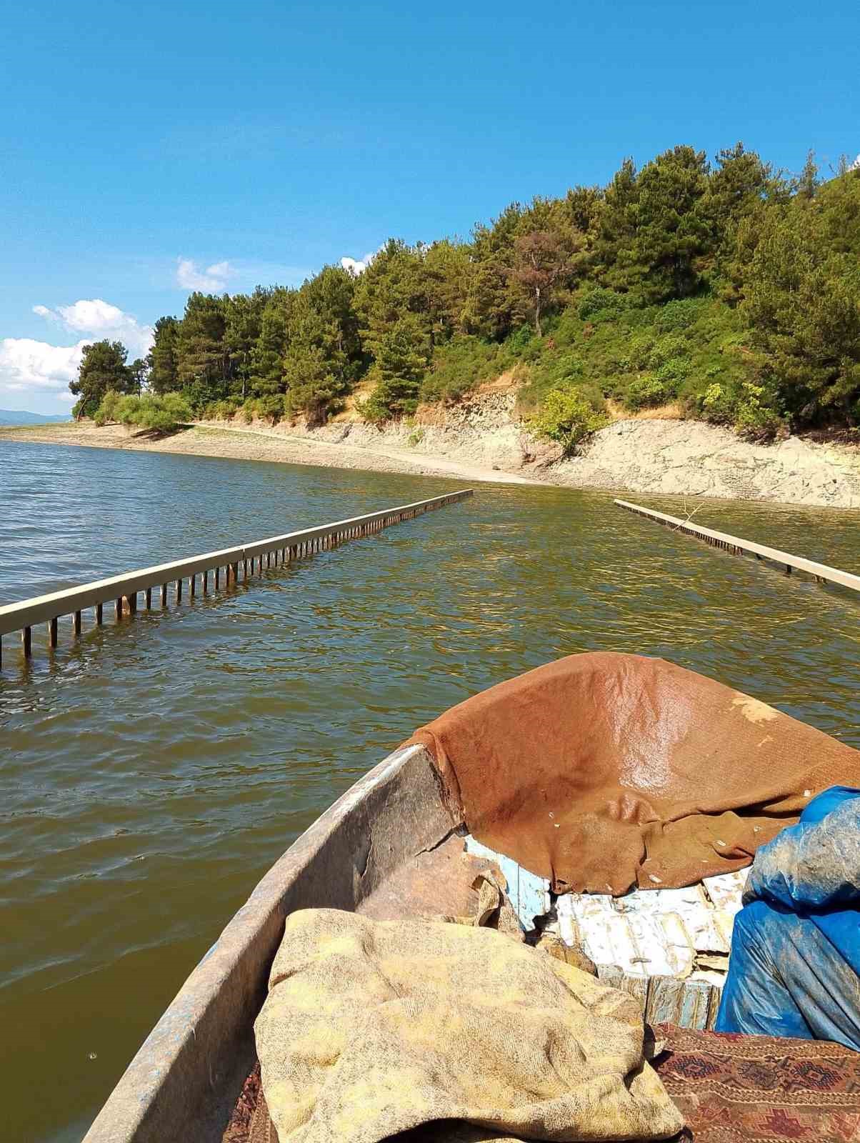 Sular çekildi, Haydaroba Köprüsü gün yüzüne çıktı
