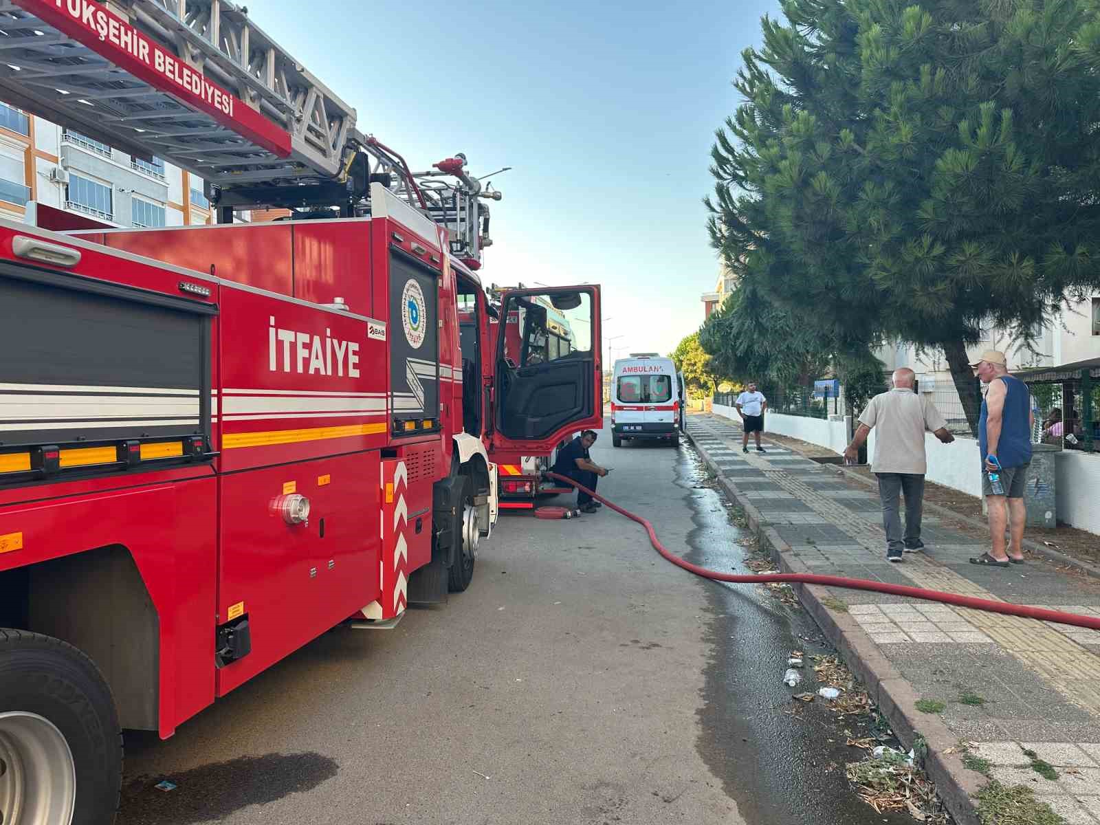 Süleymanpaşa’da korkutan yangın: 6 katlı binadan alevler yükseldi
