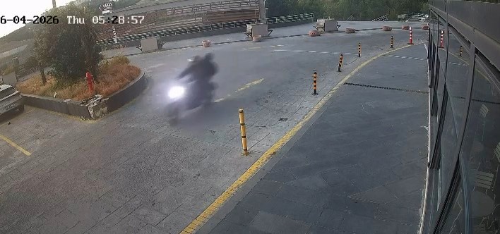 Sultangazi’de alışveriş merkezine silahlı saldırı
