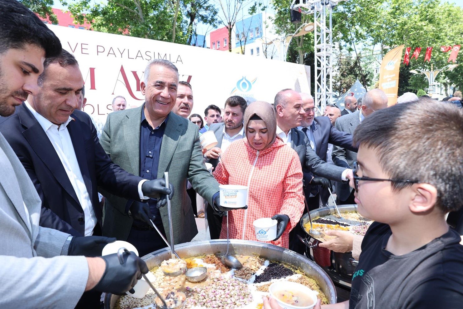 Sultangazi’de aşure bereketi

