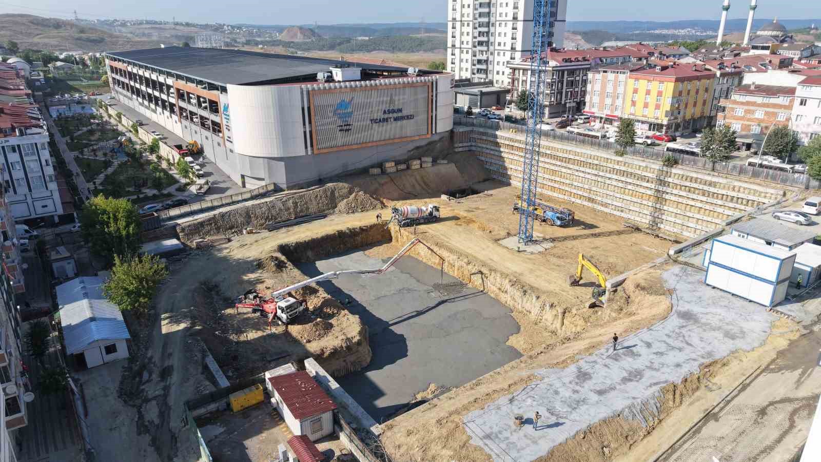Sultangazi’de Yunus Emre Gençlik ve Spor Merkezi hizmete açıldı
