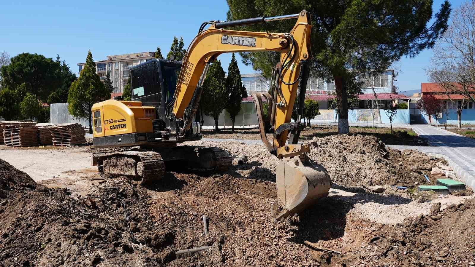Susurluk’ta Atatürk Parkı yenileniyor
