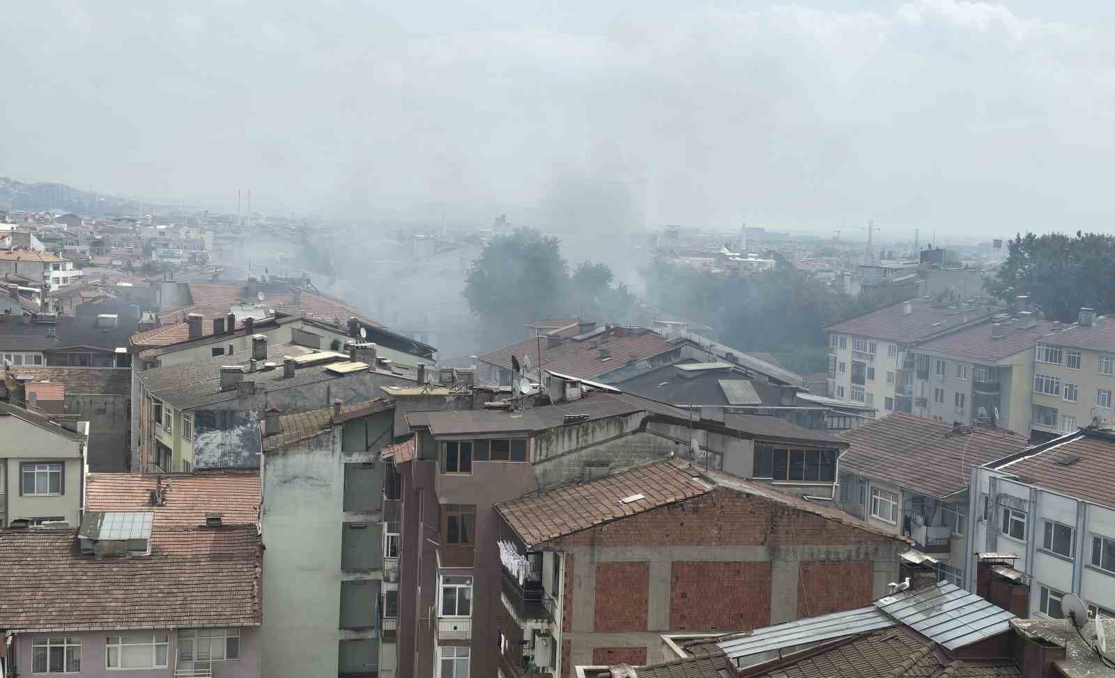 Tadilat sırasında atık malzemeler tutuştu
