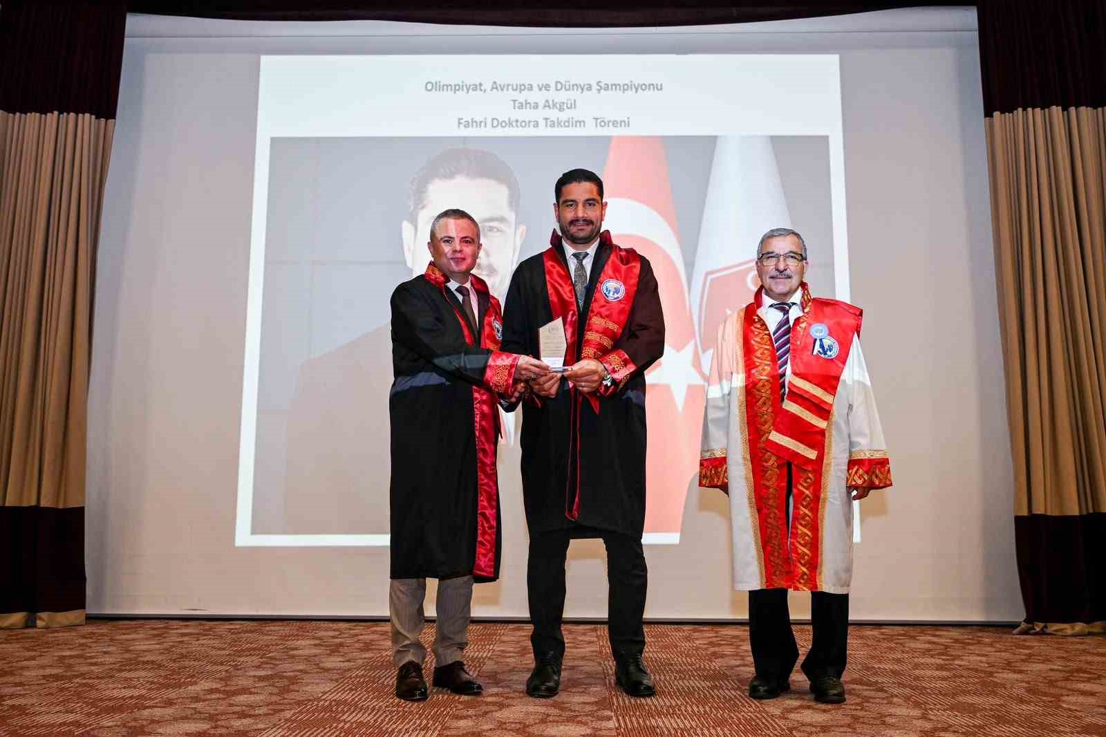 Taha Akgül’e fahri doktora ünvanı verildi

