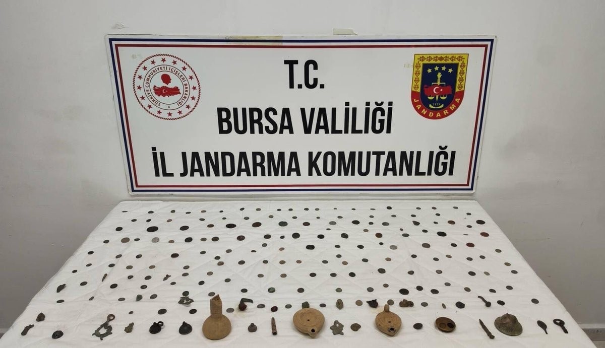 Tarihi eser kaçakçılarına operasyon: Roma ve Bizans dönemine ait 202 parça ele geçirildi
