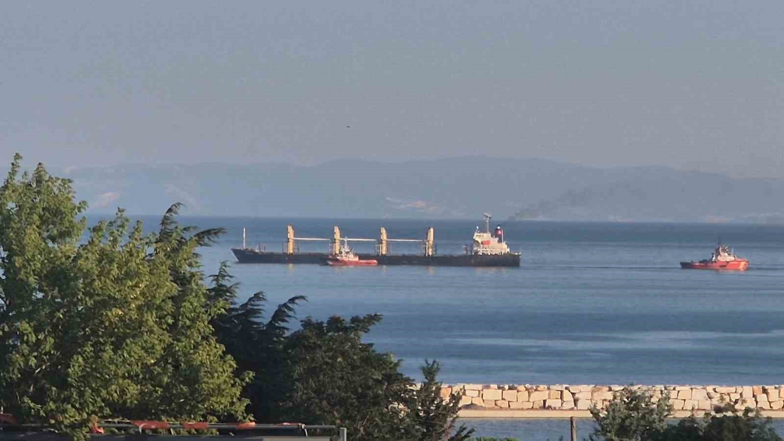 Tekirdağ açıklarında 4 gün önce karaya oturan çeltik yüklü gemi kurtarıldı

