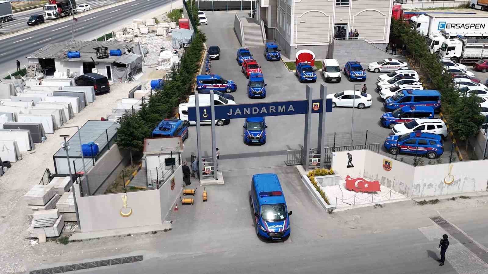 Tekirdağ’da dar sokaklarda huzur uygulaması: 21 aranan şahıs yakalandı
